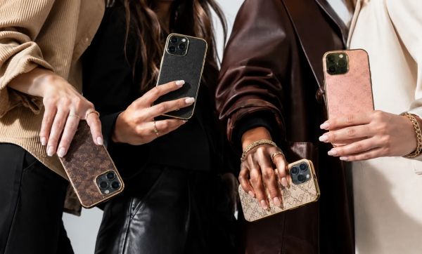 Guess : quand les coques deviennent des accessoires de mode pour smartphone